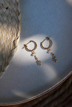 Load image into Gallery viewer, •MEDUSA Earrings