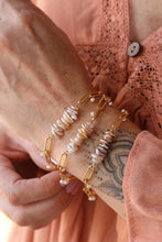 Load image into Gallery viewer, Paperclip Keshi Pearl Bracelet

