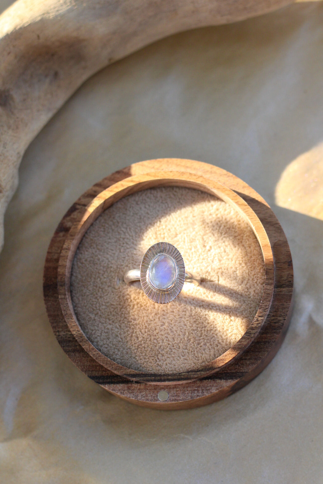 FREYA Ring Moonstone - Size 9.5