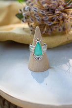 Load image into Gallery viewer, Chrysoprase Sunny Ring - Size 6

